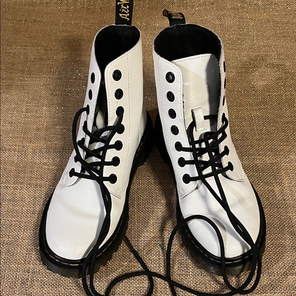 Dr. Martens Shoes - Classic White Lace-Up Boots Doc Martens